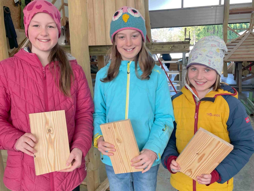 Gruppenbild von Girls'Day-Teilnehmerinnen bei Kristallturm
