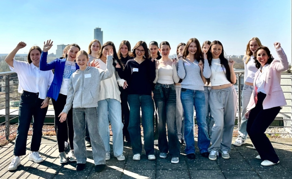 Gruppenbild mit Girls'Day-Teilnehmerinnen bei der THE MAK'ED TEAM GmbH