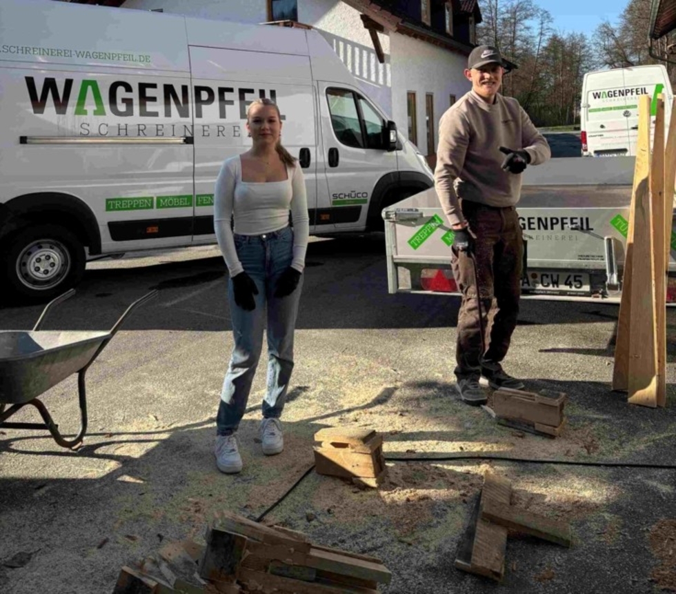 Girls'Day-Teilnehmerinnen auf Baustelle