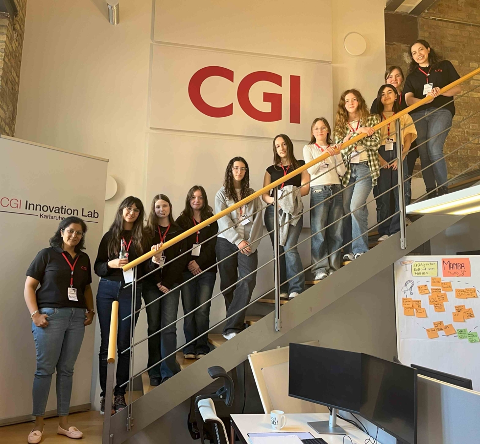 Girls' Day-Teilnehmerinnen Gruppenfoto mit den Mitarbeitenden